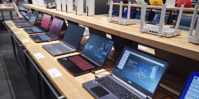 Global PC Shipments Record Biggest Fall of 28.5% in Q4 2022